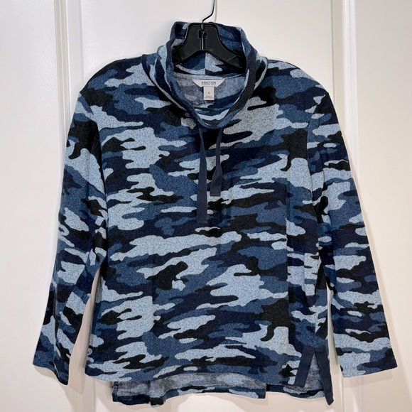 Kenneth Cole Reaction Funnel Neck Blue Camo Top Size Small - Picture 1 of 6